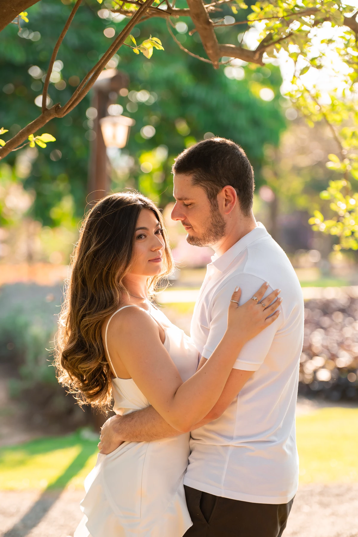 Thalita e Lucas juntos ao pôr do sol